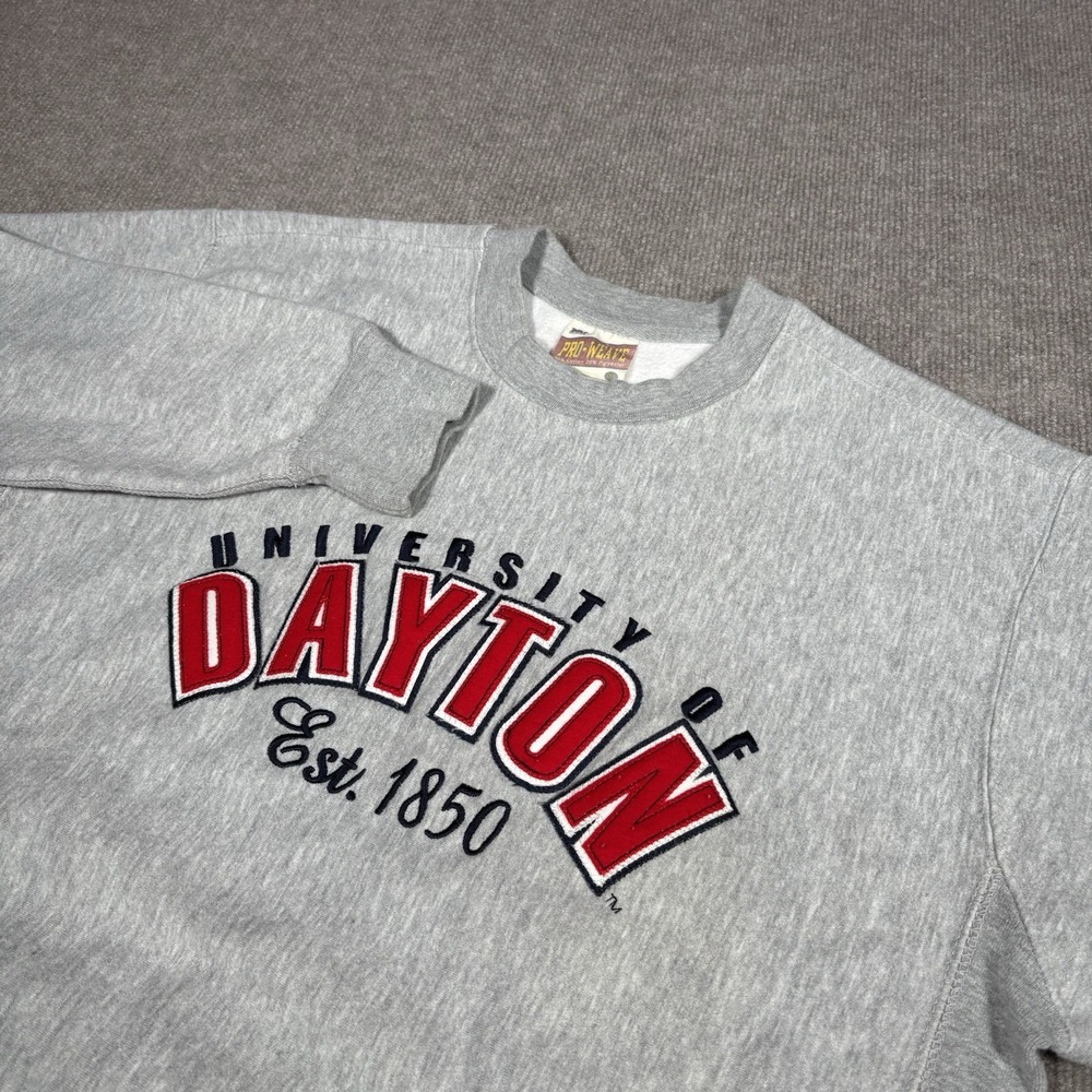 Dayton Flyers Sweatshirt Men M Crewneck Embroidery Gray Heavy Pro Weave MV Sport - Picture 1 of 8
